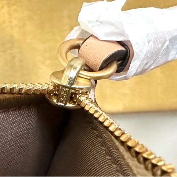 Tory Burch 🔥Rare🔥 ‘Love is Universal’ ❤️ Card Holder/Coin Pouch, NWT - Picture 7 of 8